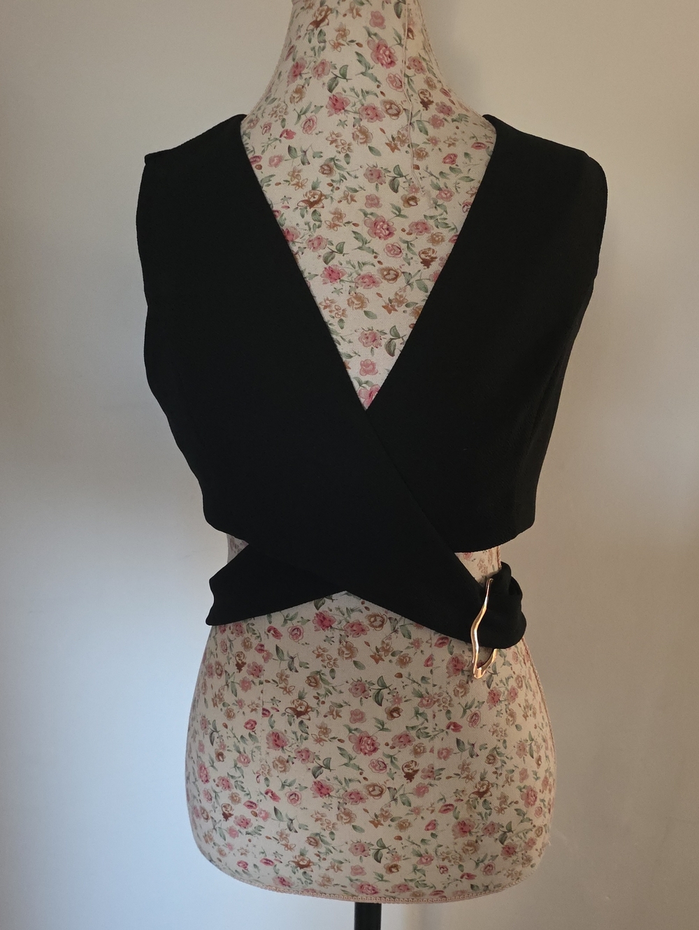 SHEIN Black Crisscross Crop Top with Buckle
